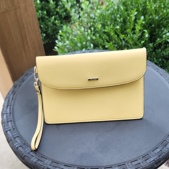 Lovevook Handbags - Lovevook Yellow Wristlet Clutch NWOT